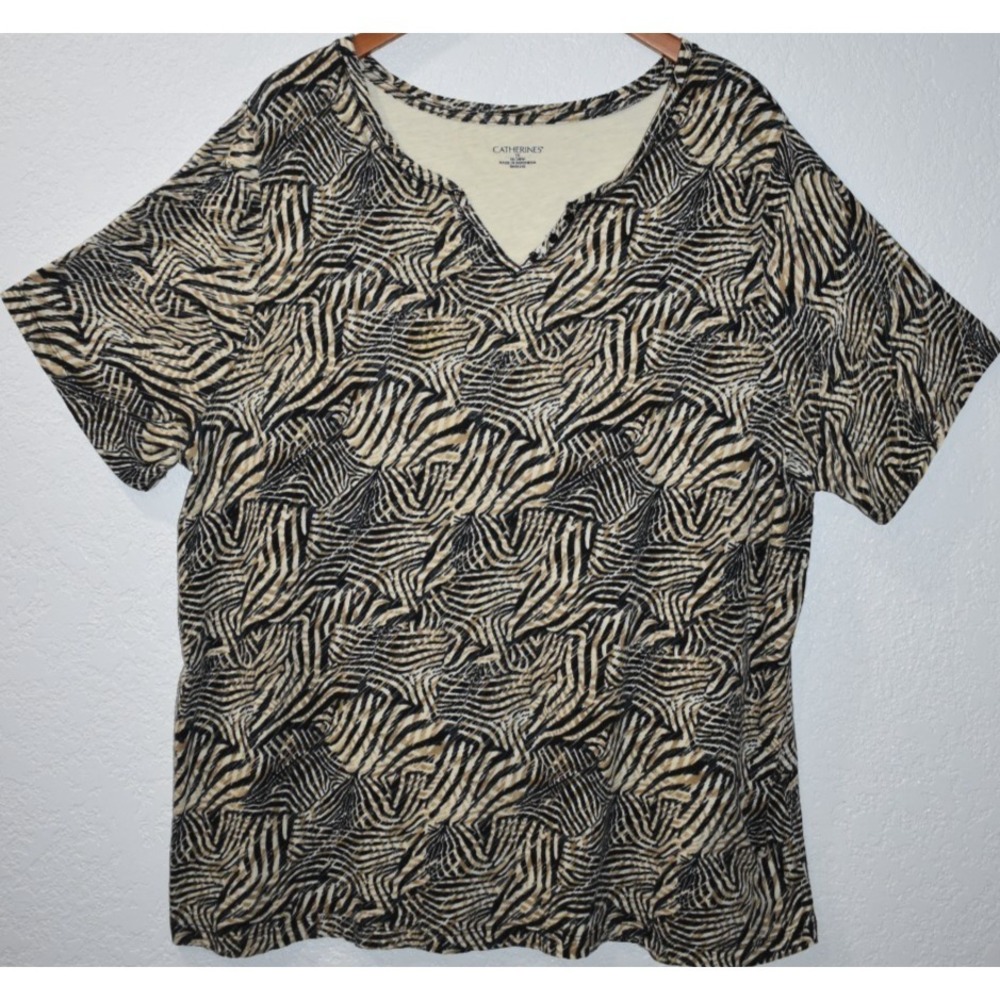 Catherines 1X Top Artsy Modern Animal Print Short Sleeve Split V-neck Pullover